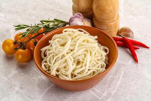 tradiciona asiático cocina - udon fideos foto