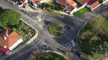 aérien vue de une rond point dans le ville video