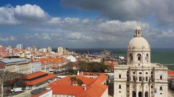 antenn se av lissabon stadens centrum sommar dag, portugal. historisk byggnader av lisboa stad video