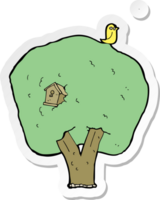 klistermärke av ett tecknat träd med fågelholk png