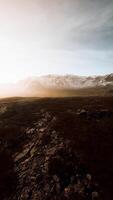 montagnes népalaises dans le brouillard en été video