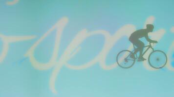e-sport inskrift på blå bakgrund med abstrakt grafisk illustrationer och man rider en cykel symbol. sporter begrepp video