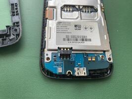 Disassembling a Samsung phone photo