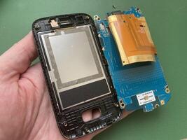 Disassembling a Samsung phone photo