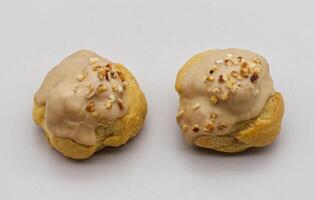 Pistachio cream puffs mignon, bigne al pistacchio. photo