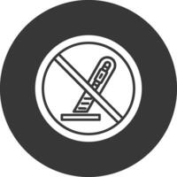 prohibido firmar glifo invertido icono vector