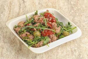 Salad with tuna and rucola photo