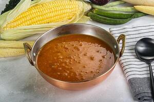 vegano cocina - caliente tomate sopa foto