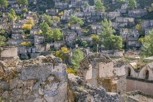 antiguo griego roto ciudad kayakoy cerca a oludeniz, pavo. foto