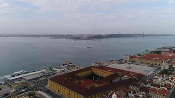 das tolle Stadt von Lissabon anr das berühmt Fluss Douro im Portugal video