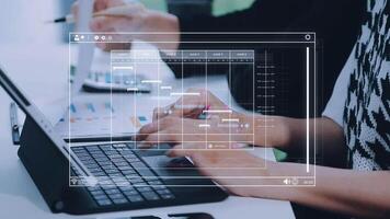 project manager werken met gantt tabel schema naar plan taken en leveringen. het roosteren activiteiten met een planning software, zakelijke strategie voor financiën, activiteiten, verkoop, marketing. video