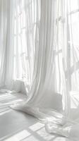 elegante escarpado blanco cortinas foto