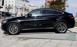 minsk, bielorrusia, abril 24, 2024 - mercedes-benz glc 220d 4 4 matic foto