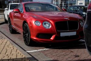 minsk, bielorrusia, abril 17, 2024 - bentley continental gt foto