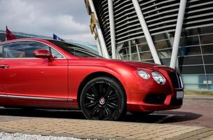 minsk, bielorrusia, abril 17, 2024 - bentley continental gt foto