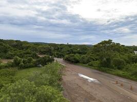 puente terminado el apore río, el frontera de el estado de mato grosso hacer sul con goias foto