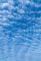 nube blanca en el cielo foto