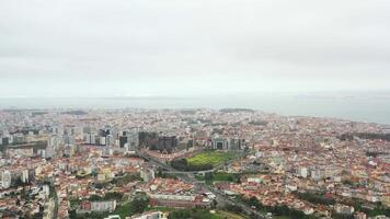 Antenne Panorama- Aussicht von Innenstadt von Lissabon Portugal video