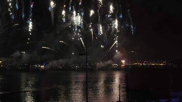 feux d'artifice dans le ciel nocturne video