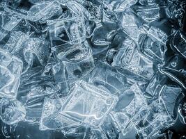 cubos de hielo fondo,cubitos de hielo textura, cubitos de hielo papel pintado, hielo ayuda a sensación refrescado y frio agua desde el cubos de hielo ayuda el agua actualizar tu vida y sensación bueno.hielo bebidas para refresco negocio foto