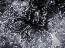 cubos de hielo fondo,cubitos de hielo textura, cubitos de hielo papel pintado, hielo ayuda a sensación refrescado y frio agua desde el cubos de hielo ayuda el agua actualizar tu vida y sensación bueno.hielo bebidas para refresco negocio foto