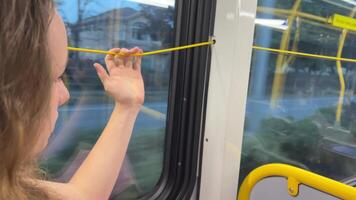 Stop the bus give a sign to the driver press stop girl on the bus pulls the stopcock When you need to get off a special yellow strip rope wire to stop the bus in Canada Vancouver video