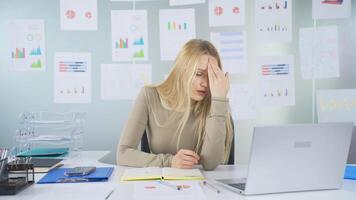 Unsuccessful and stressed businesswoman. video