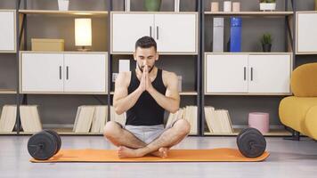 meditare, fare yoga. video