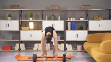 Bodybuilder man exercising from home. video