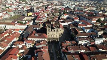 mouche au dessus ville de Braga le Portugal video