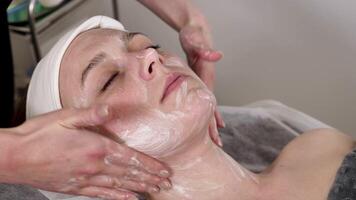 An experienced cosmetologist massage therapist performs a relaxing facial massage for the client to relieve tension, promoting deep relaxation and hydration, leaving your skin refreshed and radiant. video