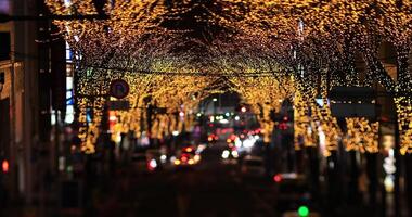 uma noite miniatura iluminativo rua às a centro da cidade dentro Shibuya Tóquio inclinação video