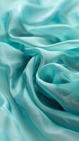 ondulante olas de sedoso aguamarina tela cascada en sensual pliegues, revelador el suntuoso textura y fluido movimiento de el material. foto