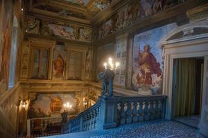 Bérgamo Italia 2024 un decimoséptimo siglo palacio cuales conservas decorado, amueblado interiores y un Rico Arte colección foto