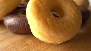 Donuts im Drehung wie Hintergrund video