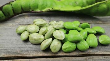 Raw of petai or pete kupas, which have a rather peculiar smell, similar to dogfruit or jengkol. Usually eaten raw and cooked, popular with name stink bean or bitter bean. video