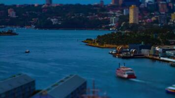 en Timelapse av miniatyr- bukt område på älskling hamn i sydney hög vinkel tiltshift lutande video