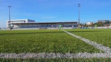 barn som spelar fotboll video