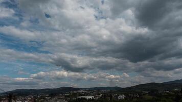 des nuages dans mouvement video