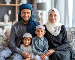 ai generado contento musulmán familia juntos a hogar foto
