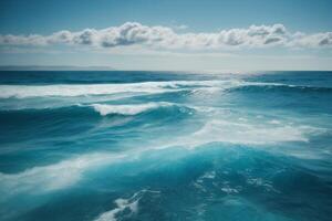 un ver de el Oceano desde encima con olas foto