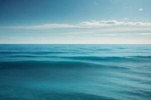 un ver de el Oceano desde encima con olas foto