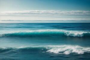 un ver de el Oceano desde encima con olas foto