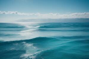 azul Oceano olas y Dom rayos en el Oceano foto