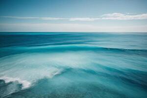 azul Oceano olas y Dom rayos en el Oceano foto
