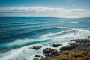 azul Oceano olas y Dom rayos en el Oceano foto