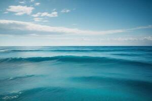 azul Oceano olas y Dom rayos en el Oceano foto