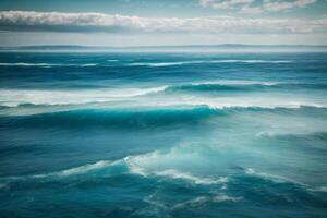 azul Oceano olas y Dom rayos en el Oceano foto