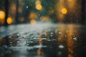 gotas de lluvia en un calle en el ciudad a noche foto