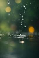 gotas de lluvia en un calle en el ciudad a noche foto